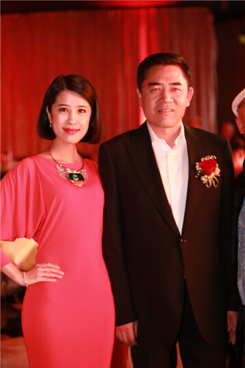 李凤鸣中美电视节获奖向唐国强求抱抱