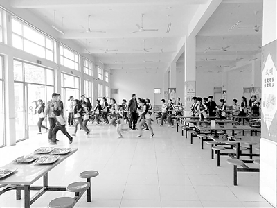 邢台市桥西区四中开展防震应急演练