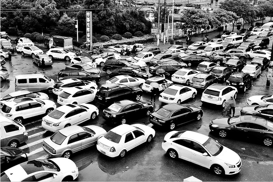 武汉拥堵排名降至第十 开车过长江大桥快了16