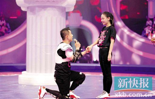 李响综艺节目中向孙骁骁求婚 两人被曝早已领证