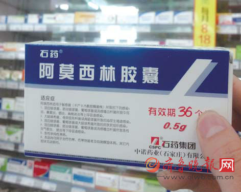 雖然執業藥師不在崗，記者仍在兩家藥店里分別買到了處方藥。