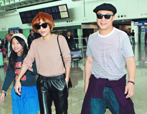 陈奕迅与老婆徐濠萦、女儿康堤。