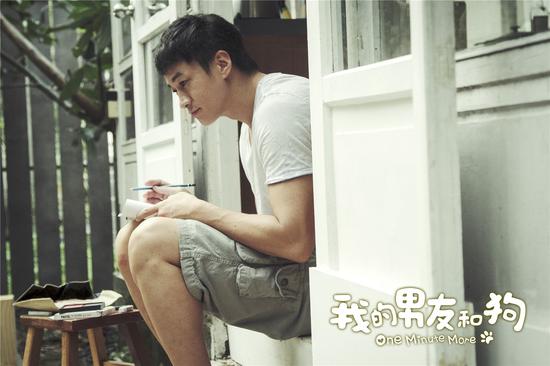 何润东在《我的男友和狗》中饰演家庭煮夫