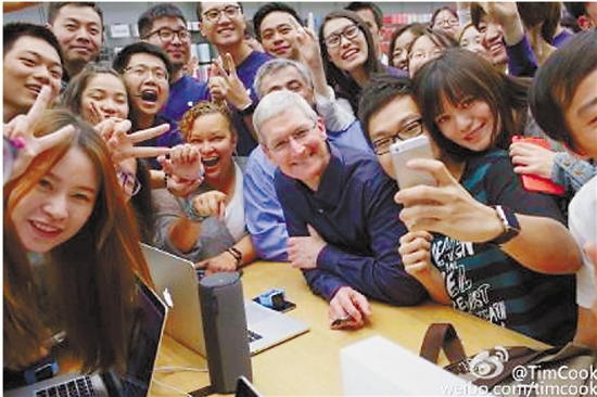 库克昨晚在新浪微博发布的照片