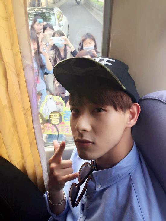 天团spexial空降上海遭千名粉丝围堵|spexial|成员