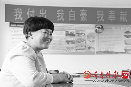 45歲的林俊美在這所鄉(xiāng)村中學堅守了21年。齊魯晚報記者 李軍 攝