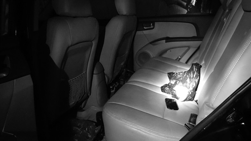 交易車內的毒品被當場繳獲