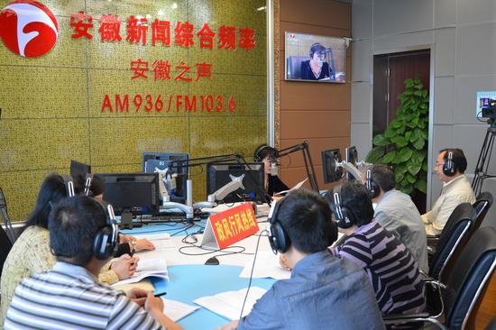 省国税局局长龙岳辉走入直播间 回答听众咨询