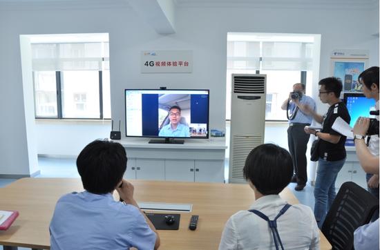 走进天翼4G感受极速精彩 手机看电影不再苦等