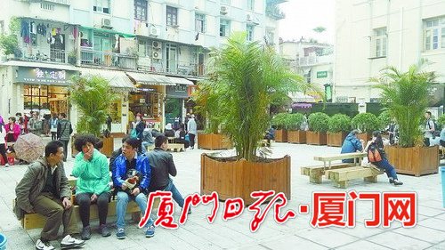 街心公园扩容后，可供更多游客休息。（资料图）