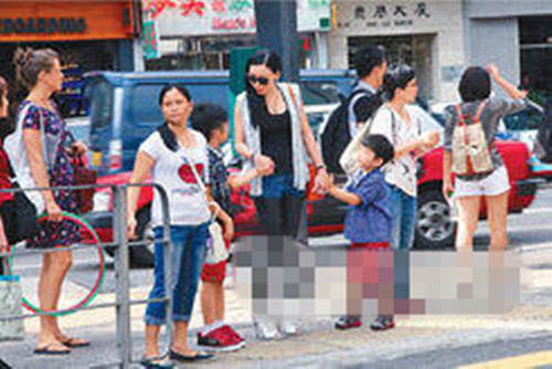  张柏芝返港 为Quintus庆生_手机新浪网