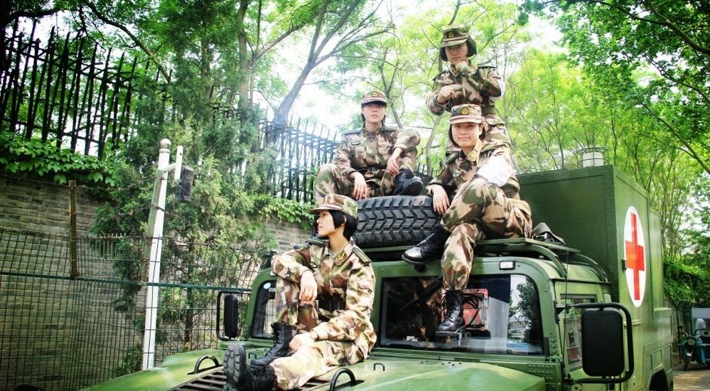 不爱红妆爱武装