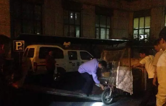 杭州江干交警整治丁桥两非车辆 违法者不服偷