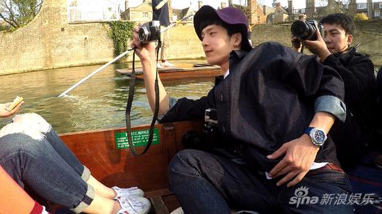 井柏然担当摄影师