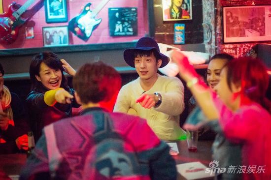 井柏然与姐姐们相处融洽