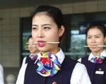 合福高铁24名“高姐”亮相榕城 其中还有一对双胞胎