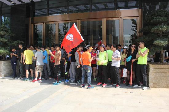 格格快跑助力三十岗马拉松 接力挑战世界记录