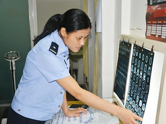 “神探”女法医--黄墁_新浪城市_新浪网