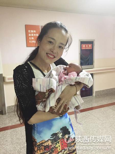 西安高校女教师连闯3次红灯送女婴就医