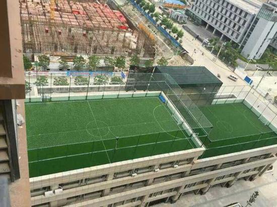 硚口区首座空中足球场开业 拥有优质草皮和降