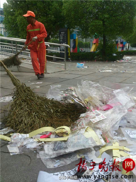 演唱会后遍地垃圾