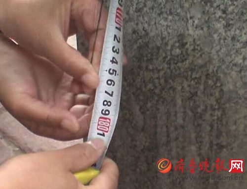 濟南一女子長發(fā)及地達1.80米 小販開價4800元也不賣
