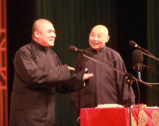 韩占军,王文林表演相声《卖布头》