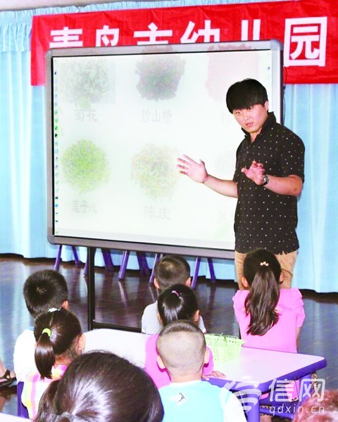 青岛男幼师仅五十人 依旧供不应求