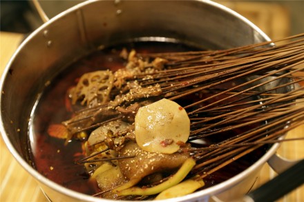 单身在宽窄巷子吃晚饭:锑锅麻辣烫_新浪四川_新浪网