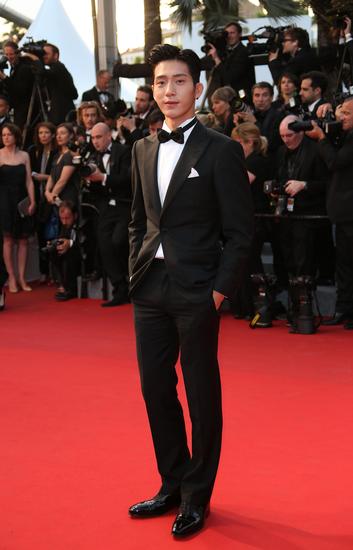 型格绅士双面演绎 巴黎欧莱雅代言人井柏然型