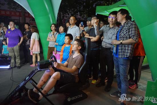 XboxOne中国行体感游戏引萌妹群舞_电视游戏