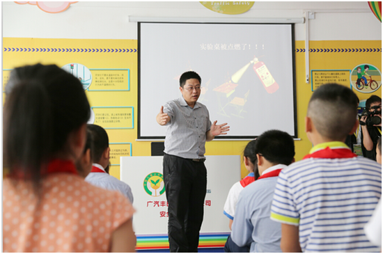 童安全由我做起 儿童安全体验教室开课_成都汽