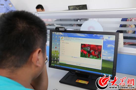 一位駕駛員正在進行心理測試