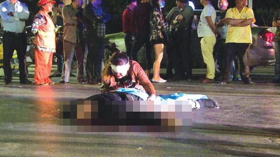 丈夫當場死亡，肇事出租車逃逸