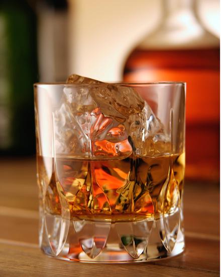 像个男人一样喝酒|鸡尾酒|曼哈顿|威士忌_新浪时尚_新浪网