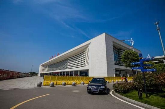 中国旅游日信阳旅游号高铁冠名列车首发