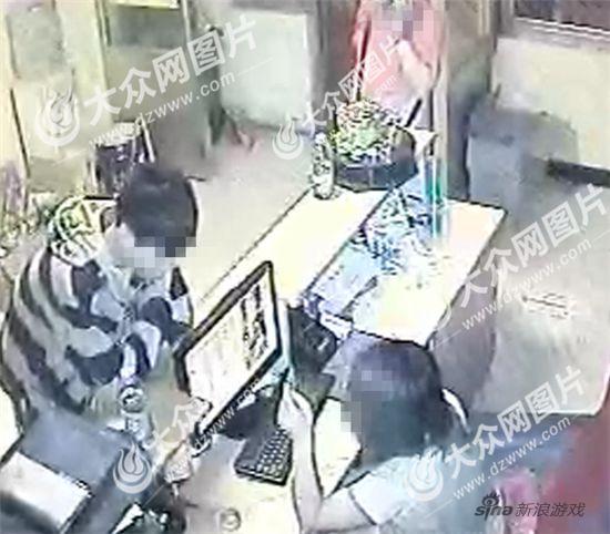 男子沉迷网络持刀抢劫 将领重刑