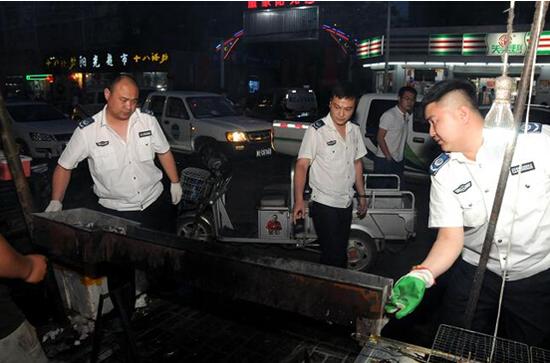 邢台市桥西区城管局开展露天烧烤专项整治行动