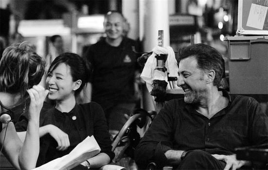 张静初《危情黑吃黑》工作照