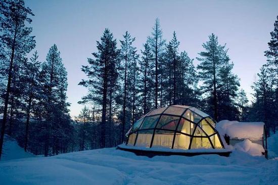 冰屋酒店的小木屋、加热玻璃圆顶小屋和白雪覆盖的圆顶小屋都是舒适的住宿选择