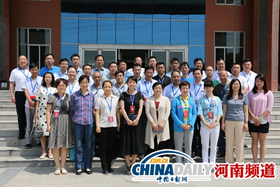 發放校企合作委員會委員聘書