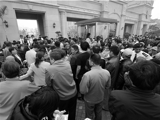 杭州多家售楼处雇群众演员充场 一天报酬数十