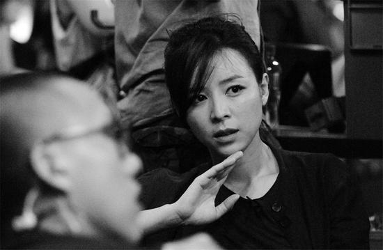 张静初《危情黑吃黑》工作照2