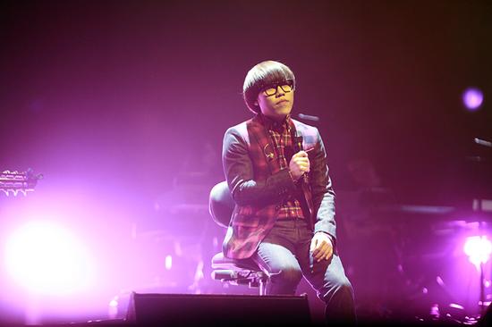 李琦现场演唱《DO RE MI》