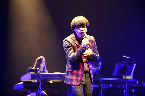 李琦演唱《我并不是那么坚强》