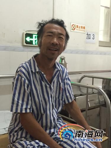 5月19日,严昌华坐在海口市第三人民医院的病床上,聊起回家他很开心。