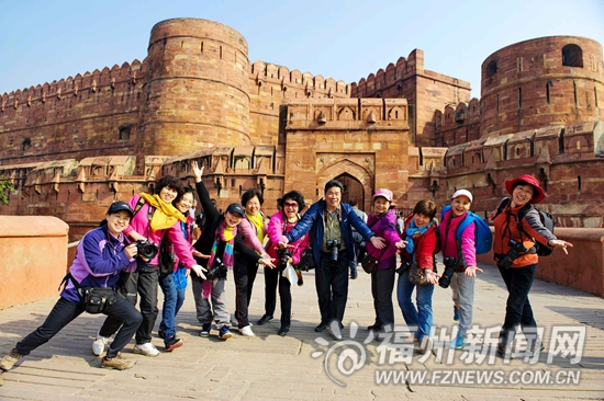 罗源旅游圈有个文艺大叔 每年组织大妈出国旅