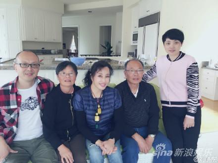 刘晓庆旧金山与亲人相聚 聊得人仰马翻