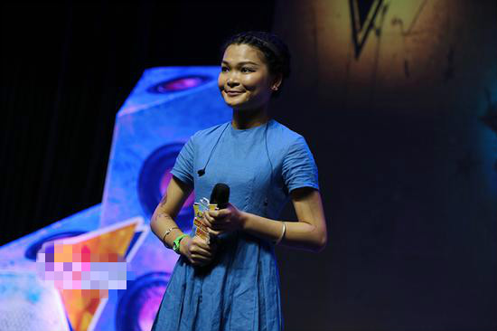 苏运莹亮相西安校演 演唱成名曲《野子》|西安