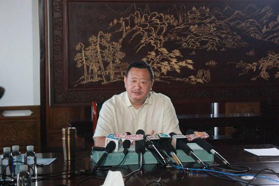 董事长李海锋介绍了泉城欧乐堡梦幻世界和泉城海洋极地世界发展运营状况